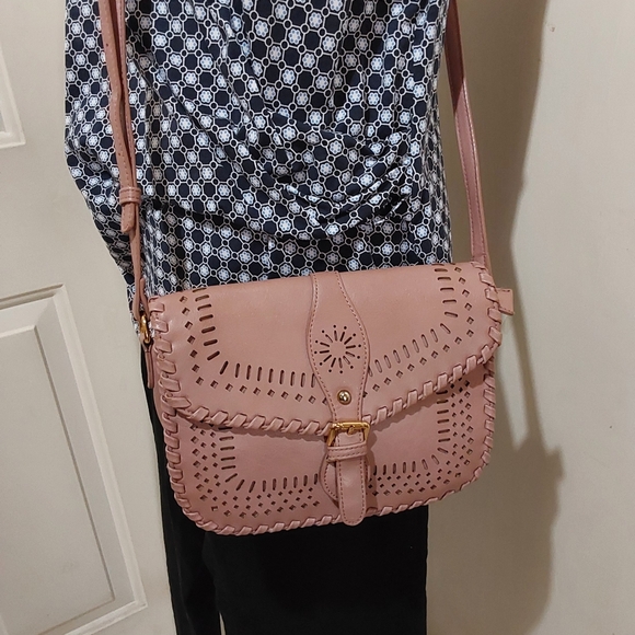 Sac Bandoulière Madison West • Corail/or • Dimensions 10x6.5x2.375" • Neuf Avec étiquettes